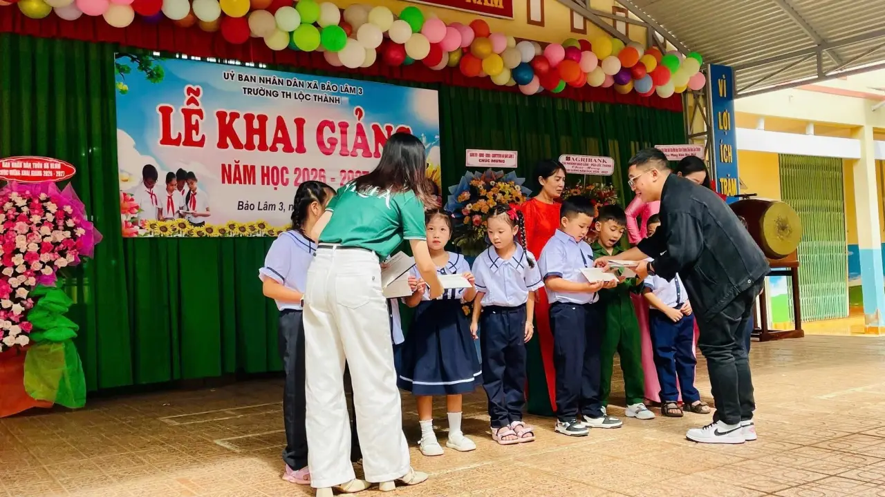 khai giảng năm học mới