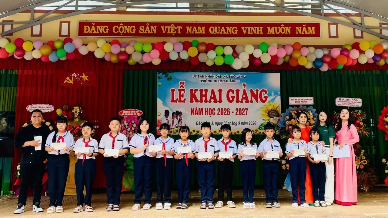 khai giảng năm học mới