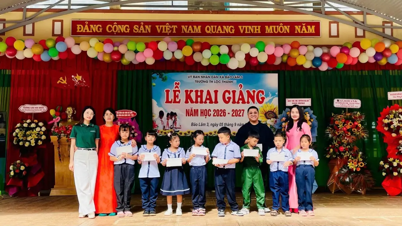 khai giảng năm học mới